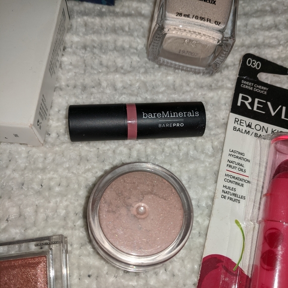 Makeup Bundle - Picture 4 of 12